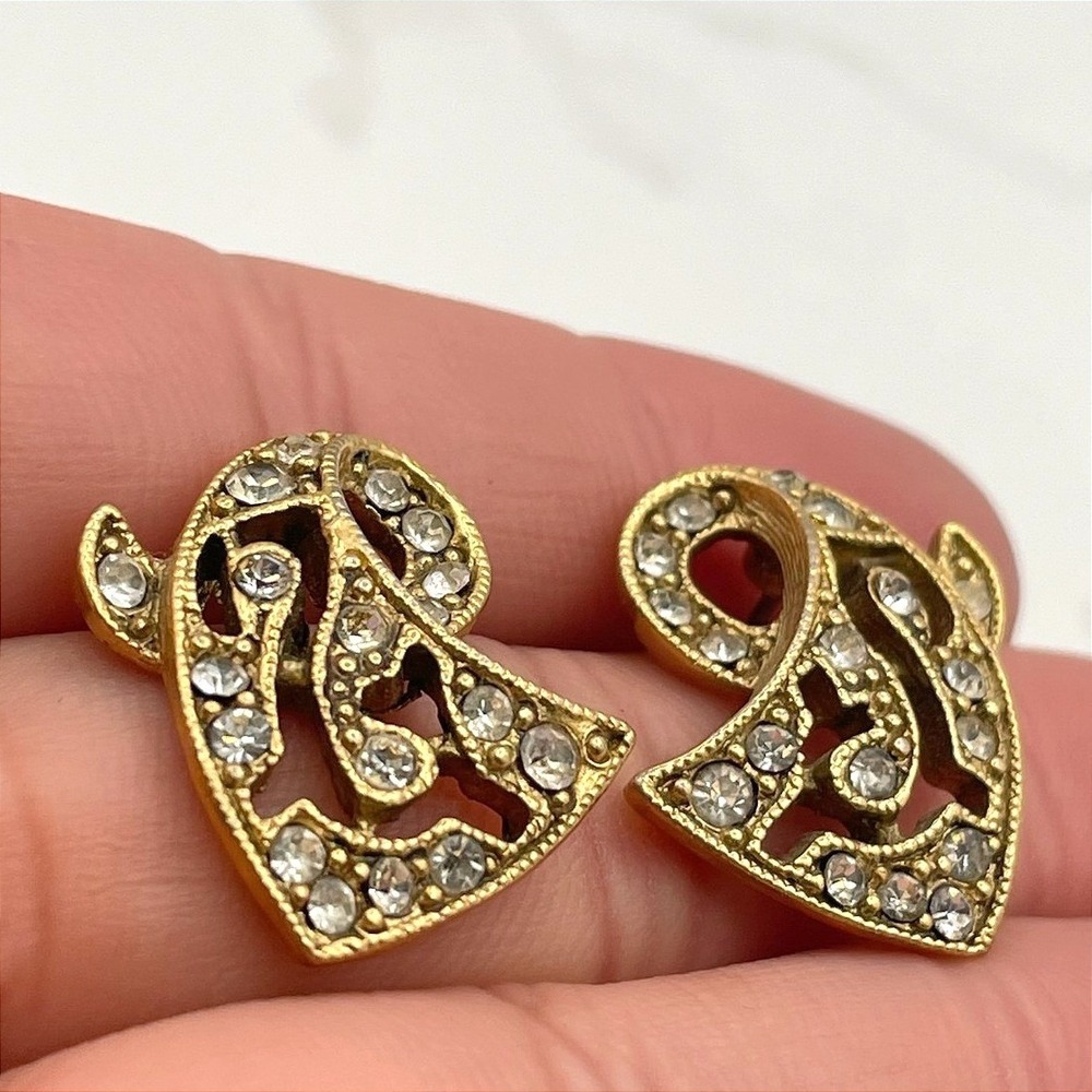 Vintage Gold Tone Filigree Swirl Stud Earrings Elegant Rhinestone Statement Y2K